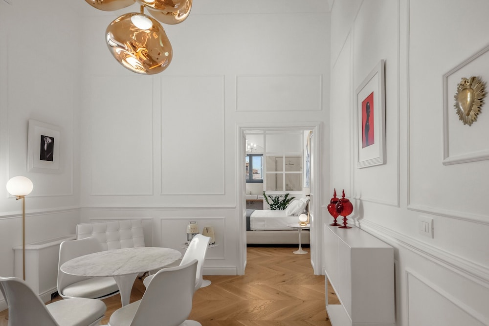 Suite, City View
