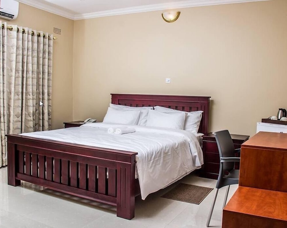 Deluxe Queen Room