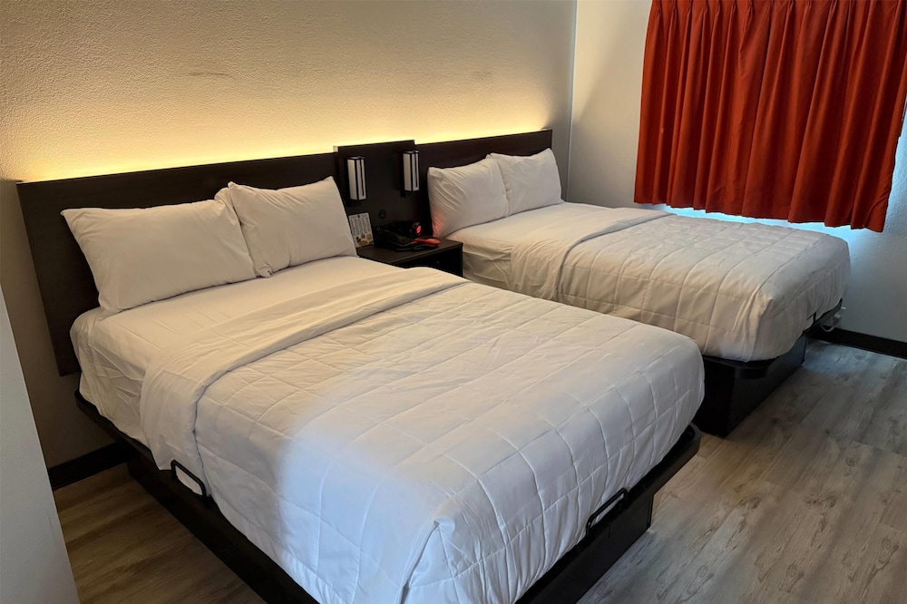 Room, 2 Double Beds, Non Smoking - Photo 1