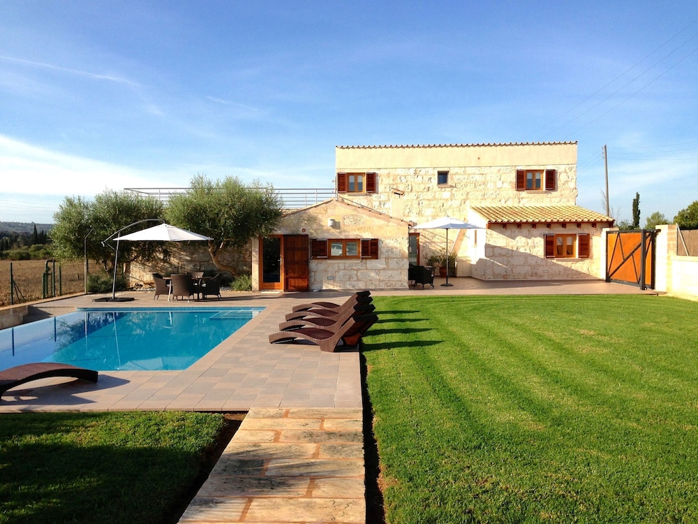 Villa photo 2