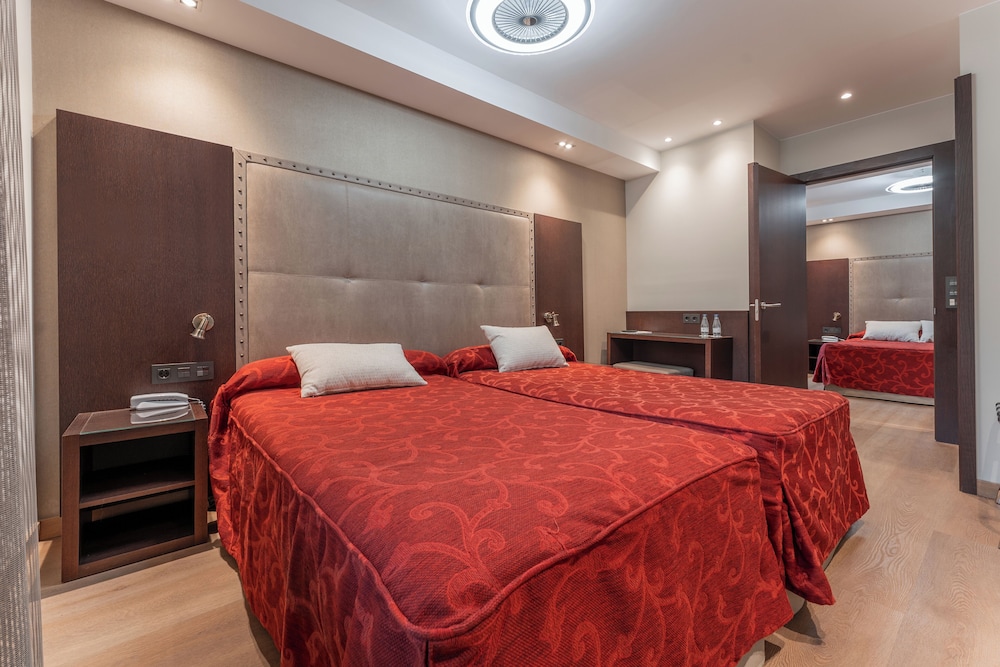 Habitación Familiar Comunicada 5 Pax