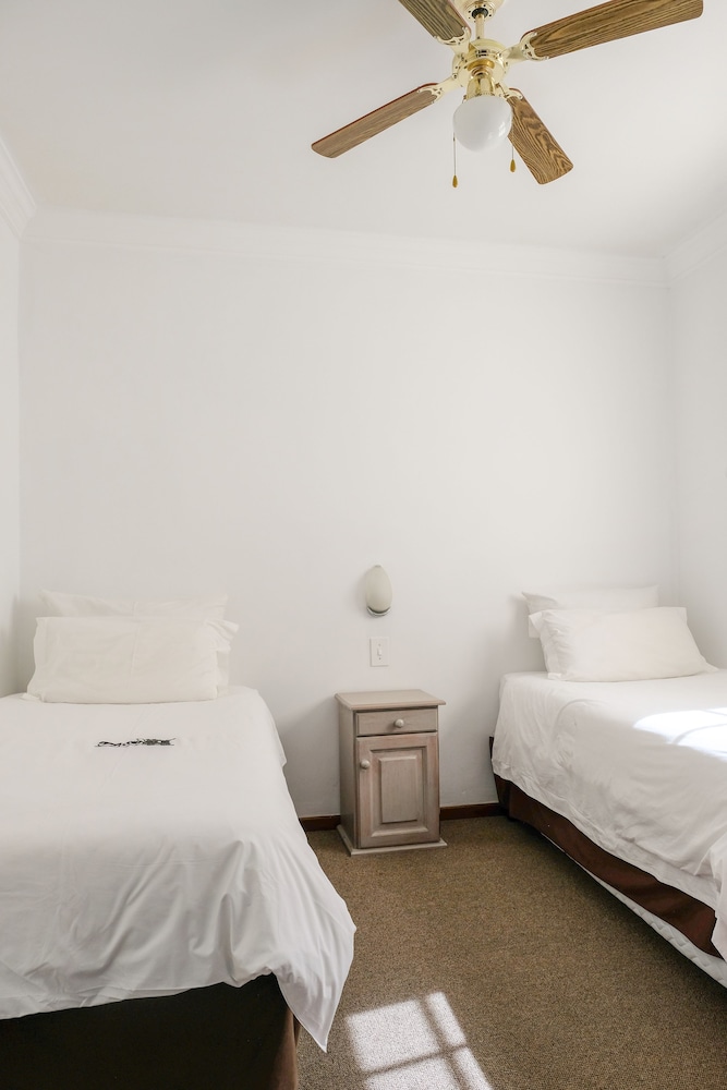 Double & 3 Single Beds Interleading Room photo 2