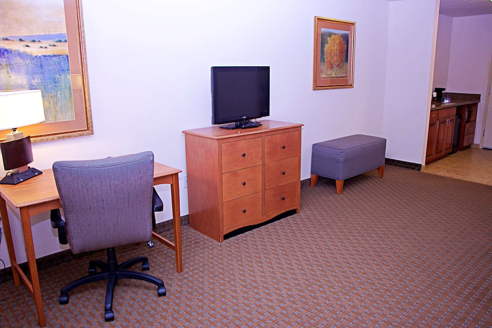 Room, 1 King Bed with Sofa bed (Study) - Photo 4