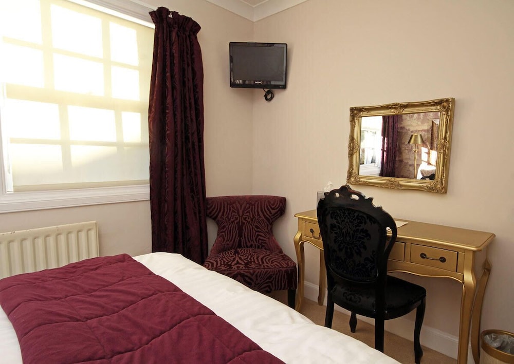 Classic Double Room, Ensuite - Photo 8