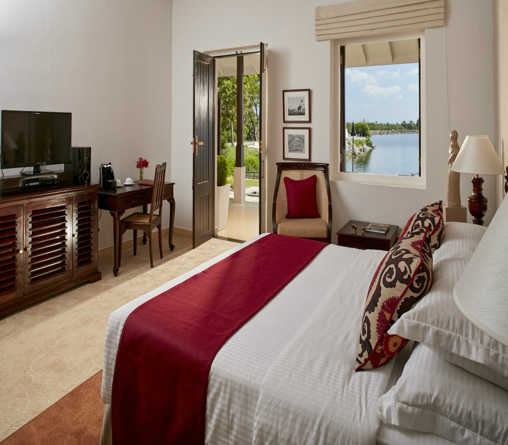 Deluxe Room, 1 Bedroom, Lake View