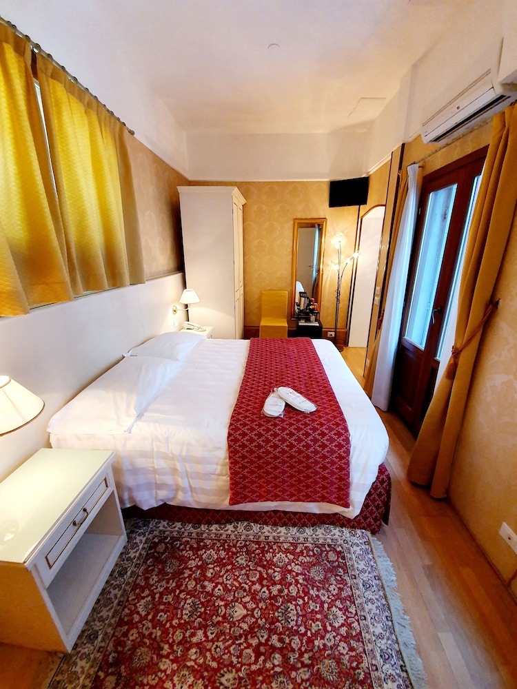 Classic Double Room, Terrace, Courtyard View photo 2