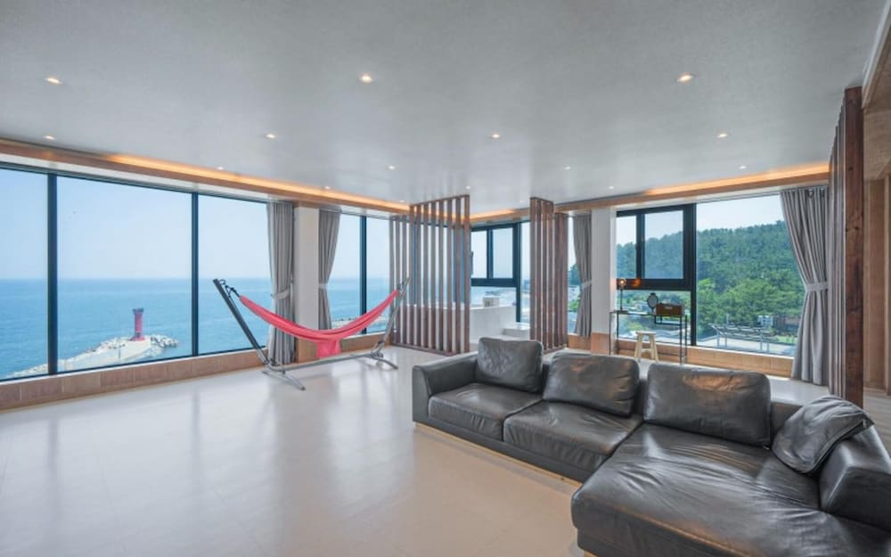 Room (So U P303 (Penthouse)) photo 2