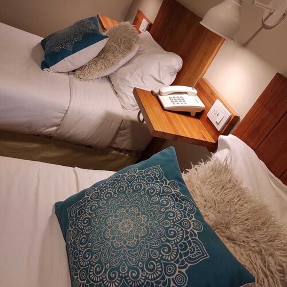 Standard Twin Room - Photo 9