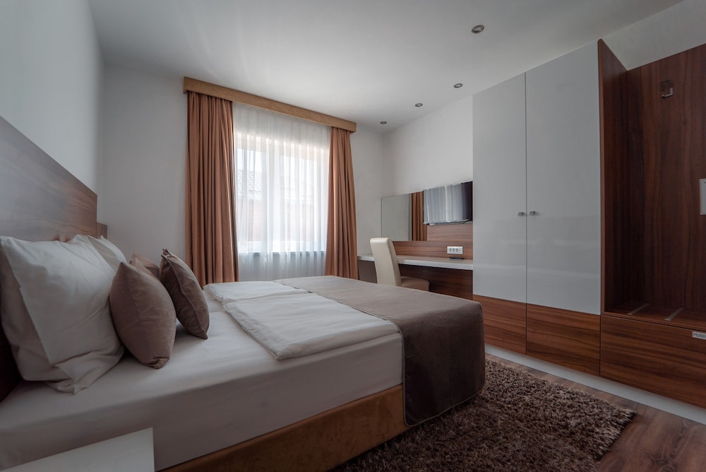 Deluxe Suite, 2 Bedrooms, Terrace photo 3
