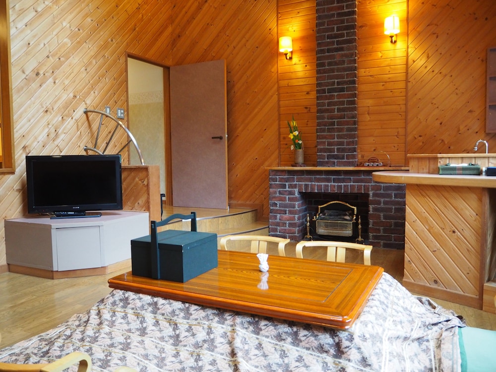 Superior Family Room with Mountain View photo 3