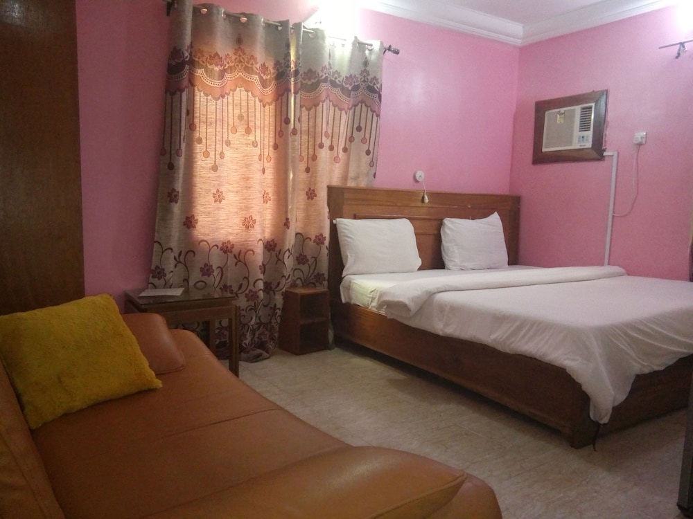 Deluxe Room, 1 Queen Bed, Non Smoking photo 2