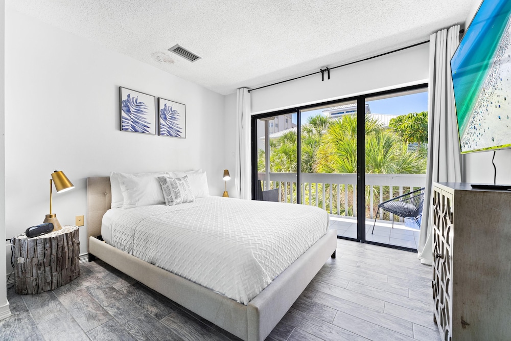 Condo, Multiple Beds (Just Beachy - Unit 5) photo 1