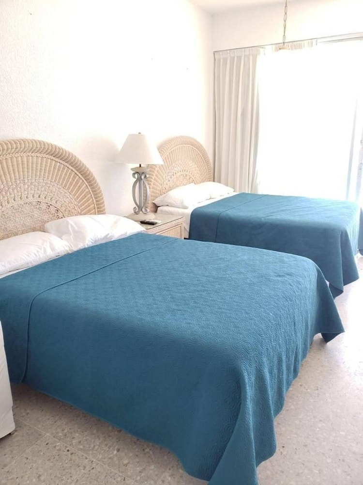 Studio, Multiple Bedrooms, Accessible, Smoking