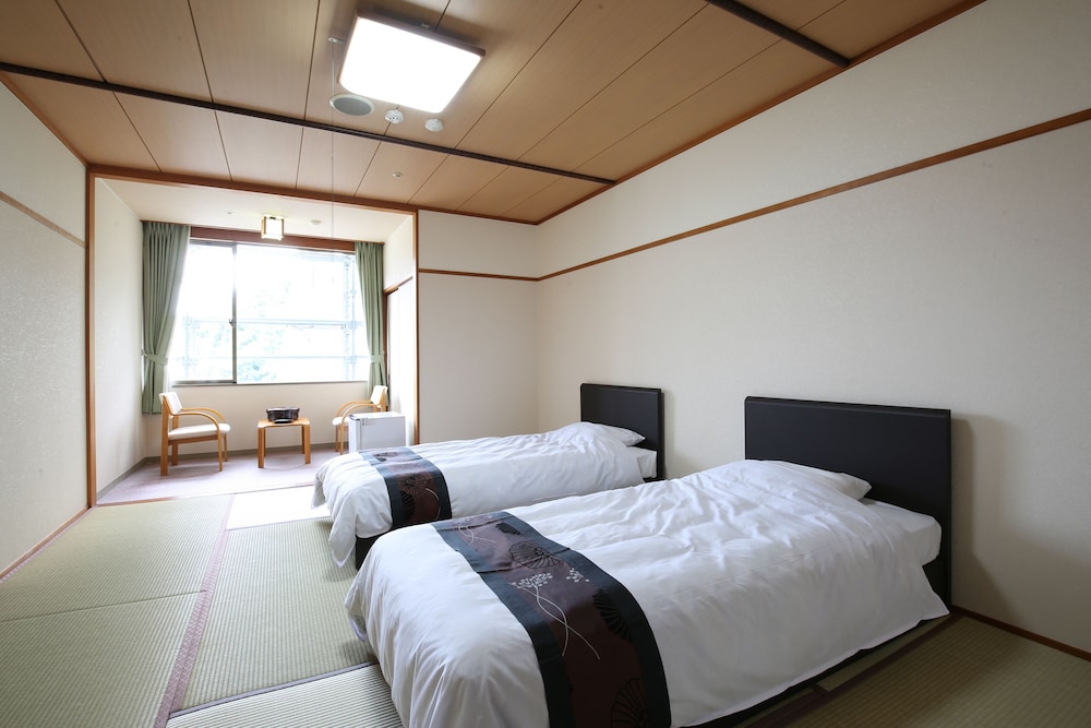 Japanese Style Twin Room, Non Smoking, Shared Bath And Shower, Private Toilet photo 3