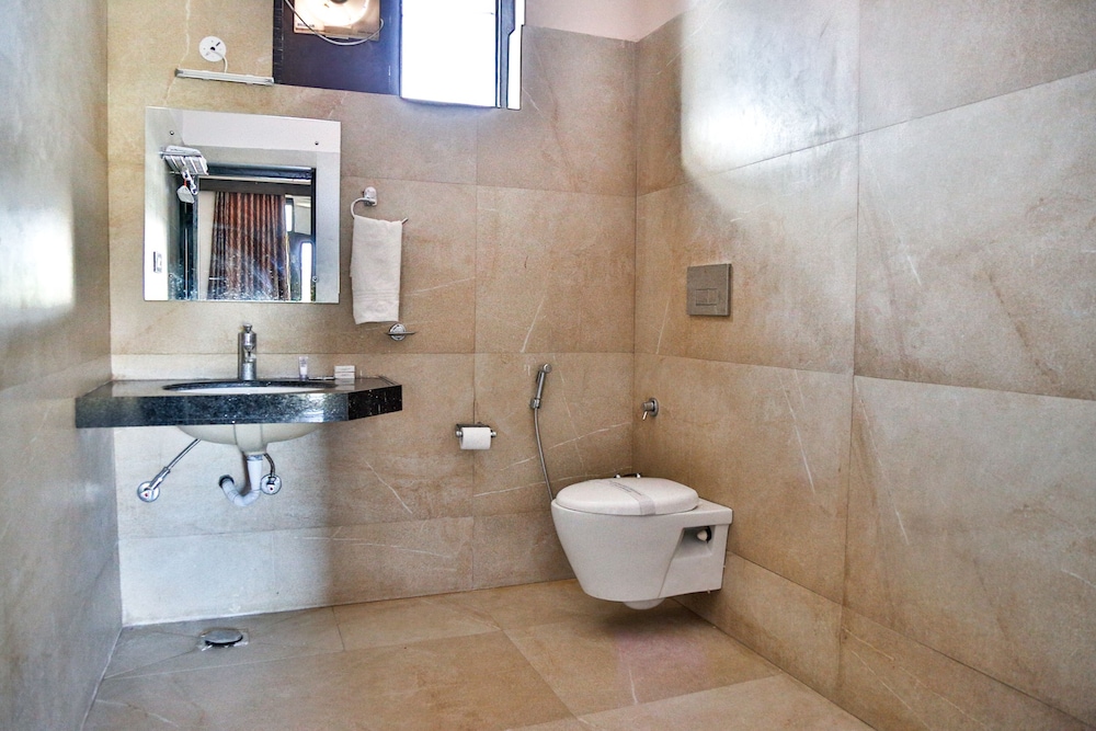 Luxury Double Room, 1 Double Bed, Refrigerator, Garden View photo 2