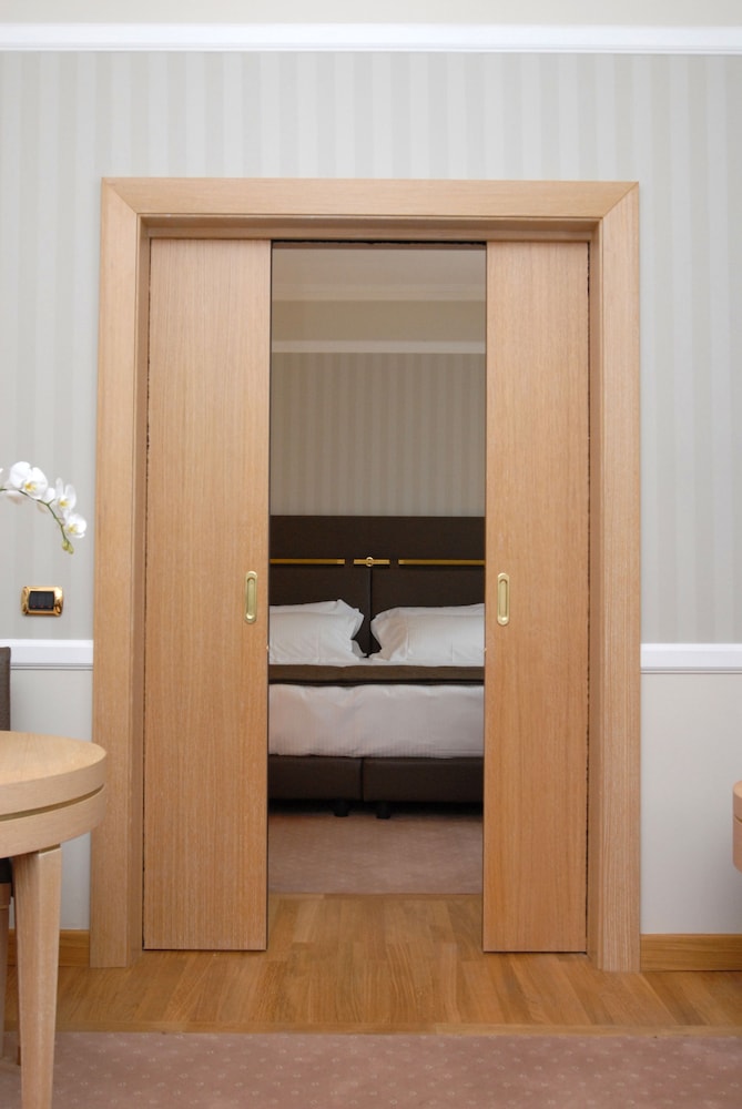 Superior King Room - Photo 4