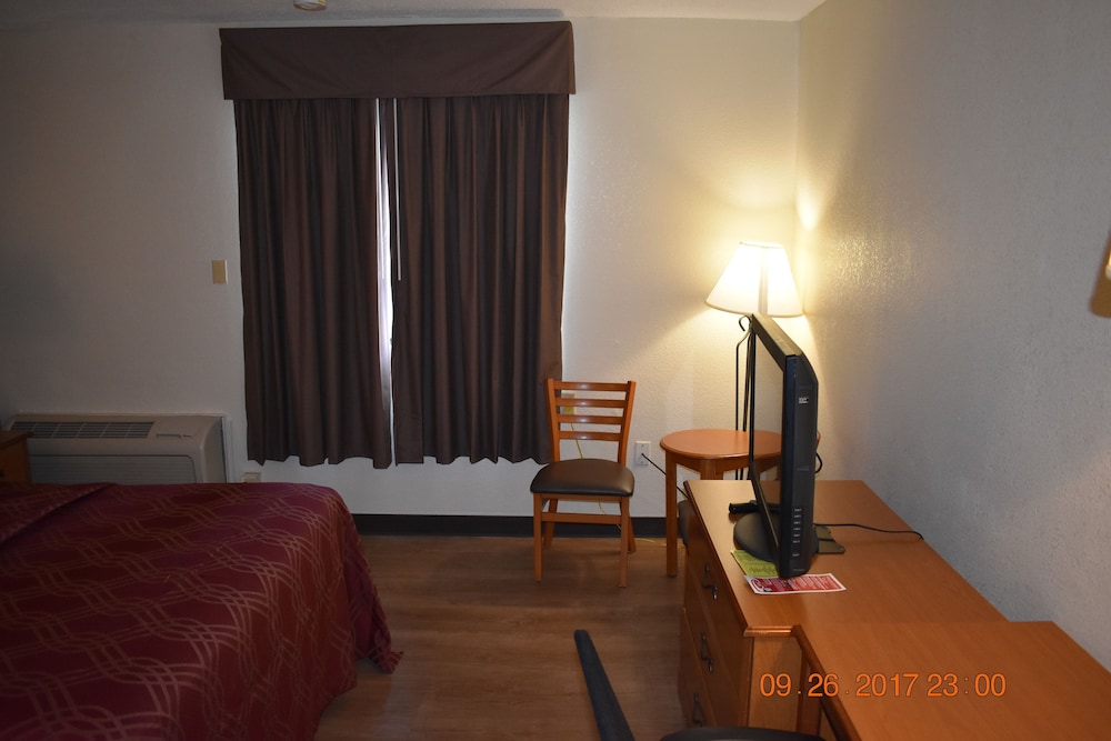 Economy Double Room, 2 Queen Beds - Photo 1