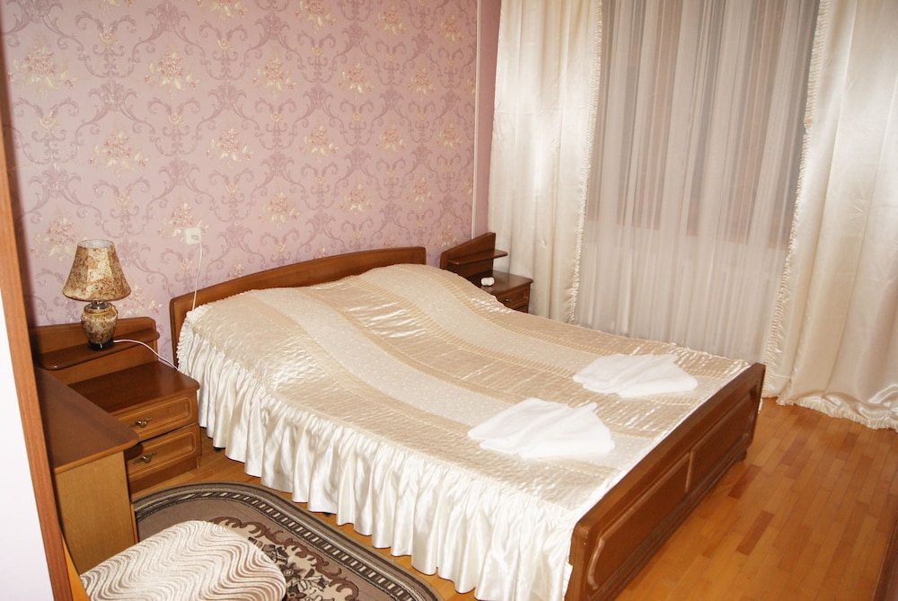 Business Suite, 1 Queen Bed with Sofa bed, Non Smoking, Resort View (2 rooms)