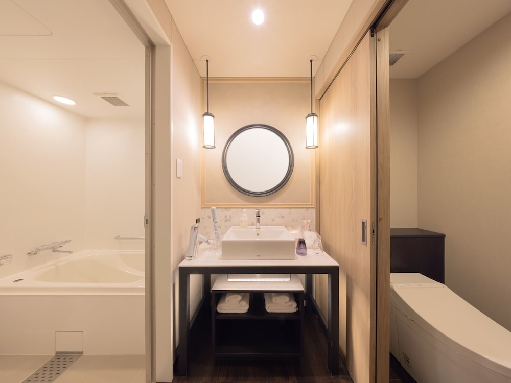 Premium Double Room, 1 King Bed, Non Smoking - Photo 5