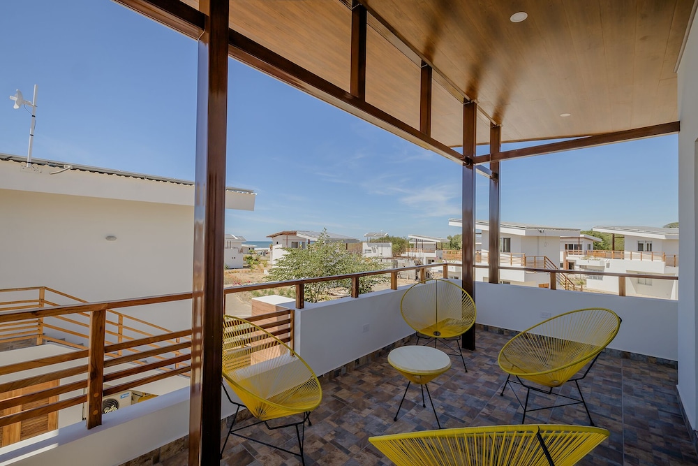 Exclusive House, 2 Queen Beds, Partial Ocean View