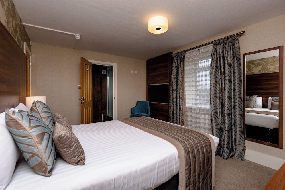 Superior Room, 1 King Bed photo 3