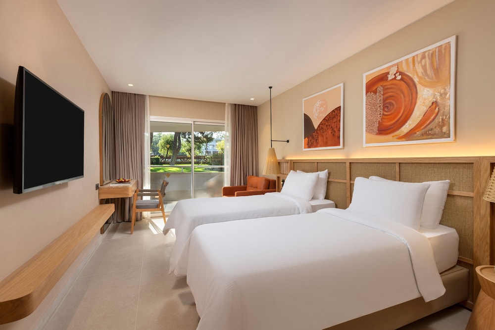 Deluxe Family Suite Sea View photo 3