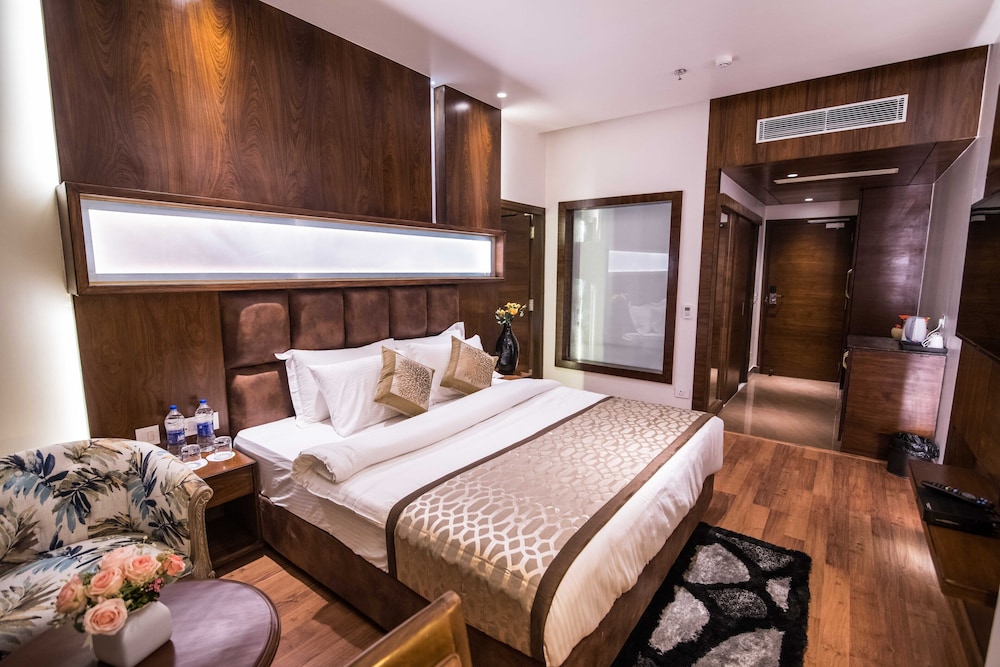 Luxury Room, Balcony - Photo 10