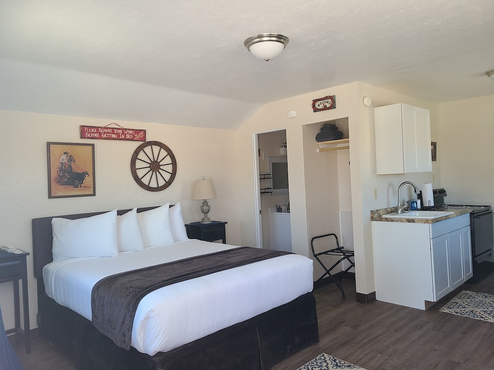 Cabin, 1 Queen Bed, Non Smoking, Kitchenette
