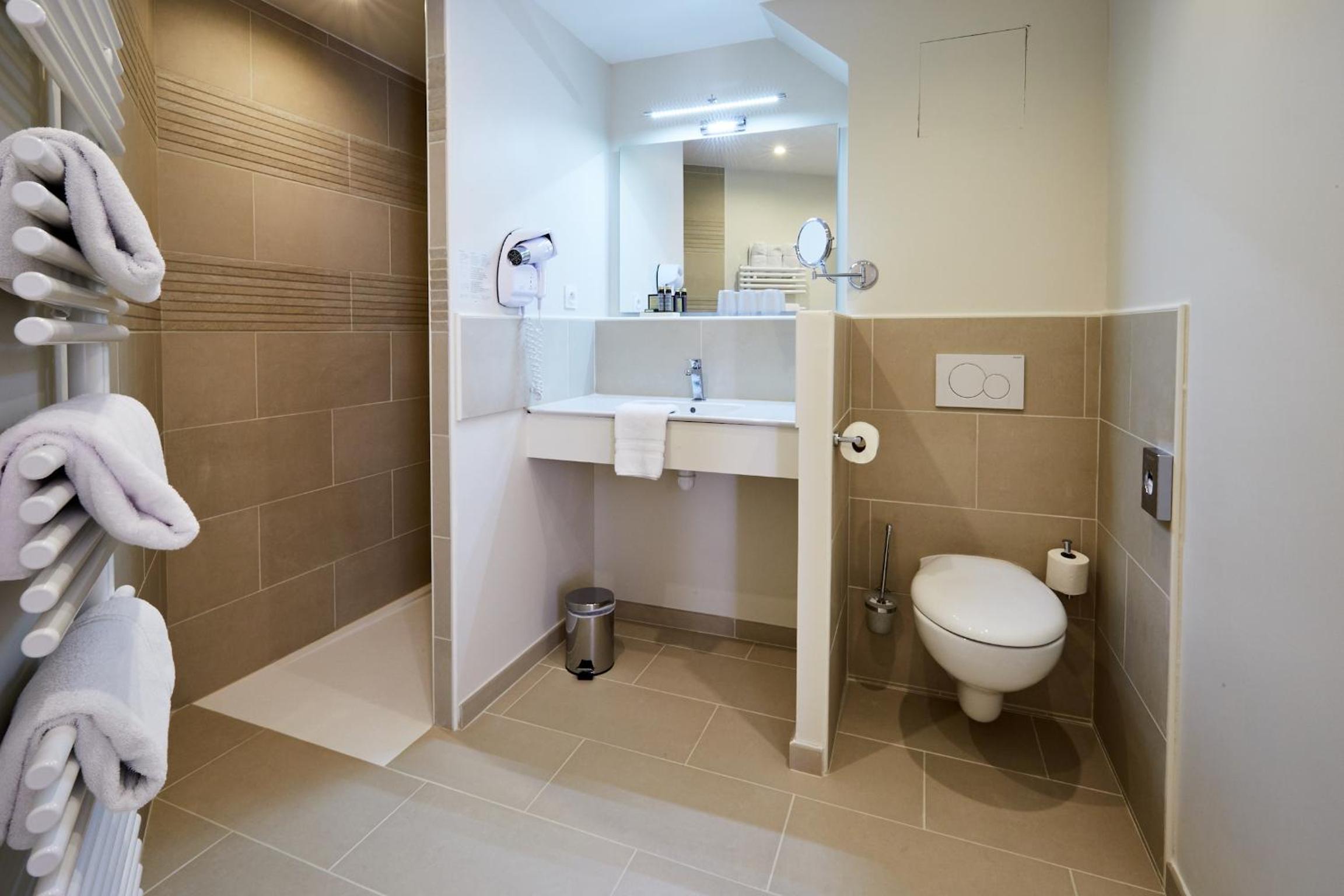 Comfort Triple Room with Shower photo 3