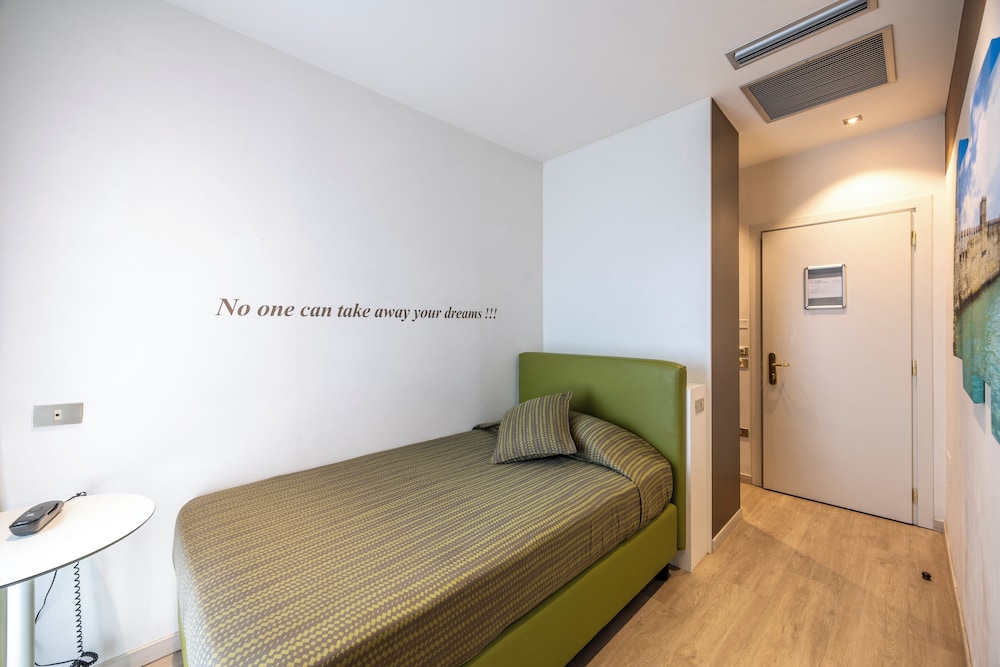 Standard Single Room, Balcony, Garden View (1st floor) photo 2