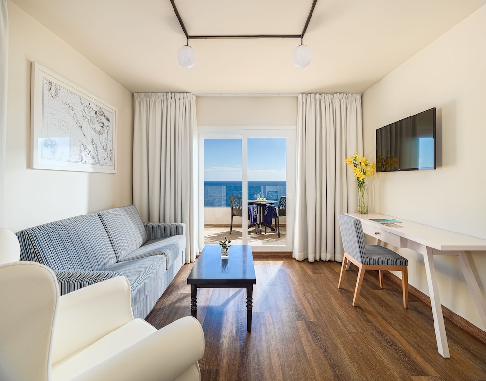 Suite Sea View (2 adults + 1 children) thumbnail 6