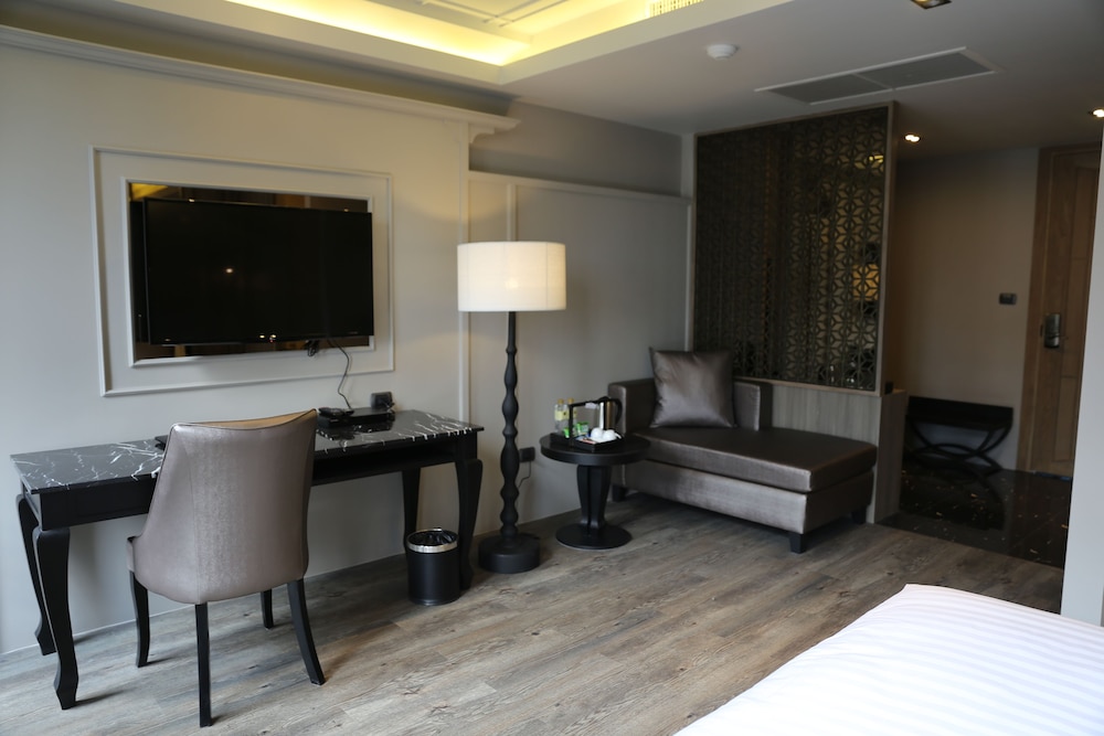 Deluxe Room with Pool View