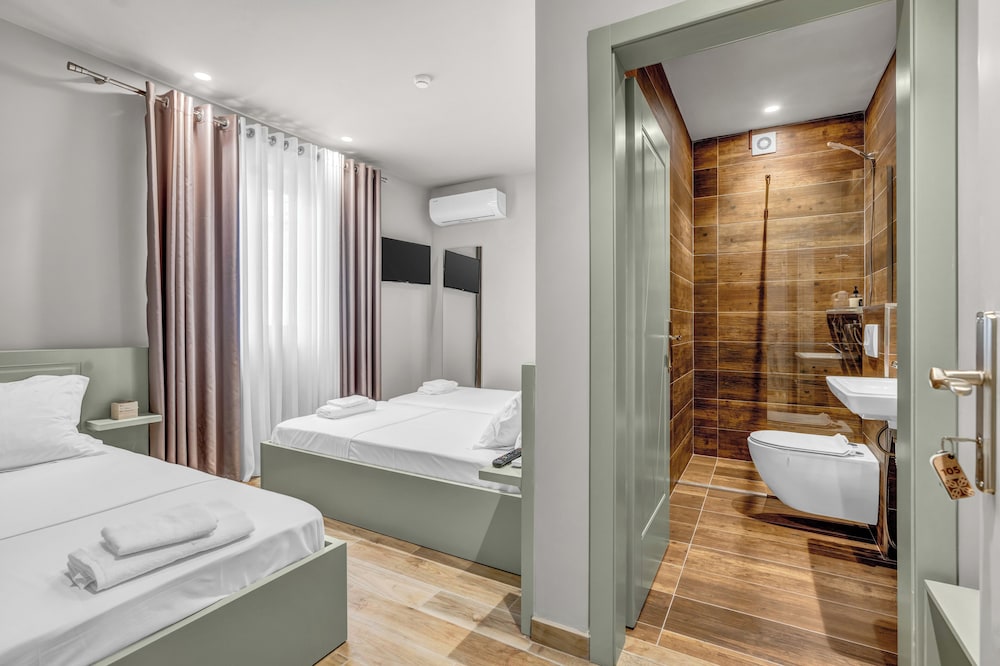 City Triple Room