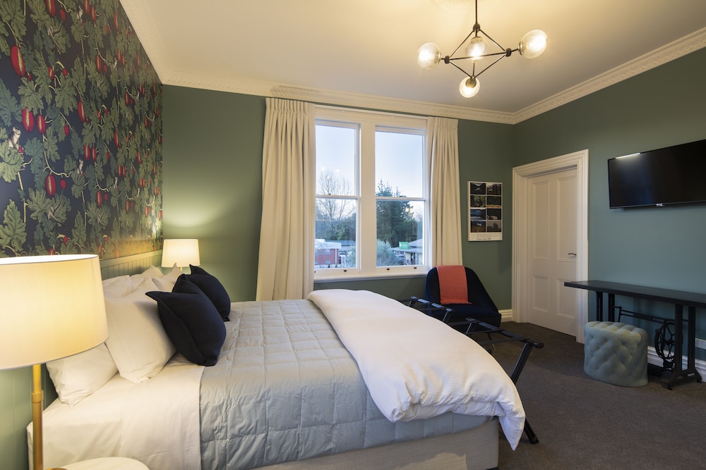 Room 5 Superking Ensuite, Upstairs no lift