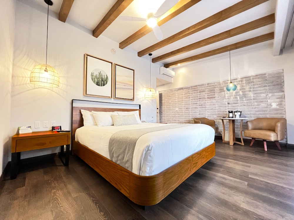 Deluxe Room - Photo 1