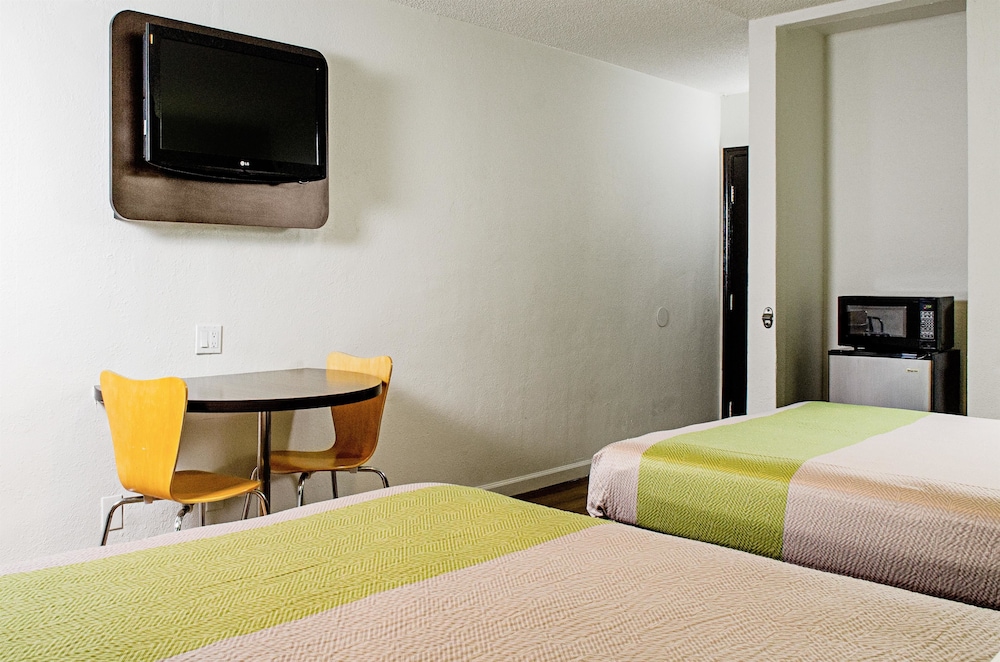 Standard Room, 2 Double Beds, Non Smoking photo 3
