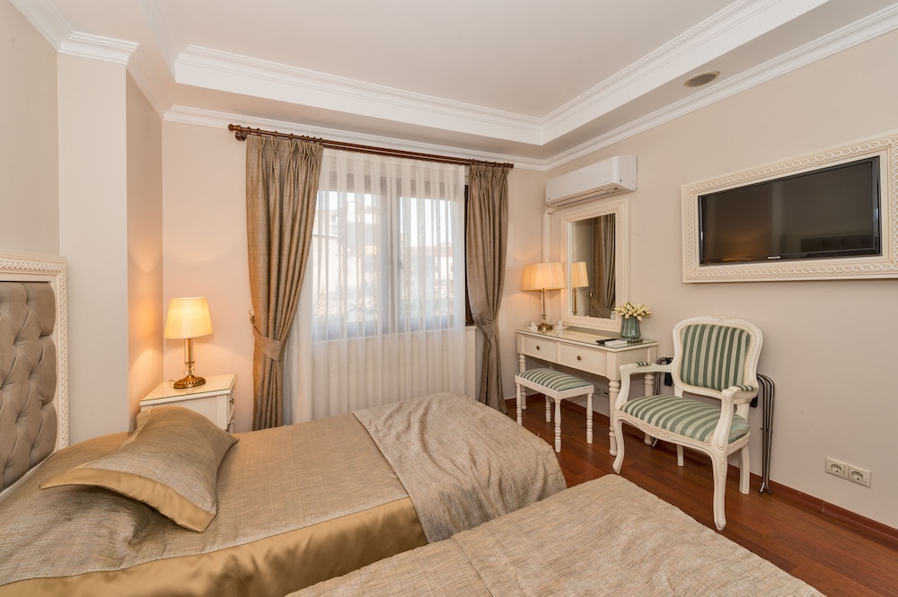 Classic Double or Twin Room, City View - Photo 1