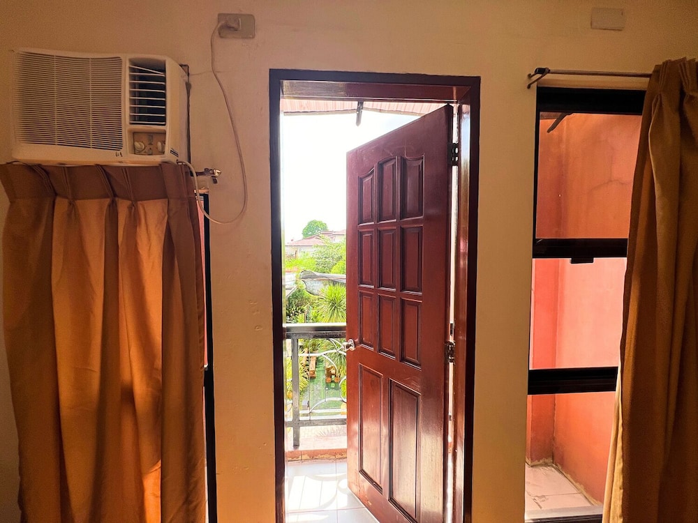 Double Room, 1 Queen Bed photo 3