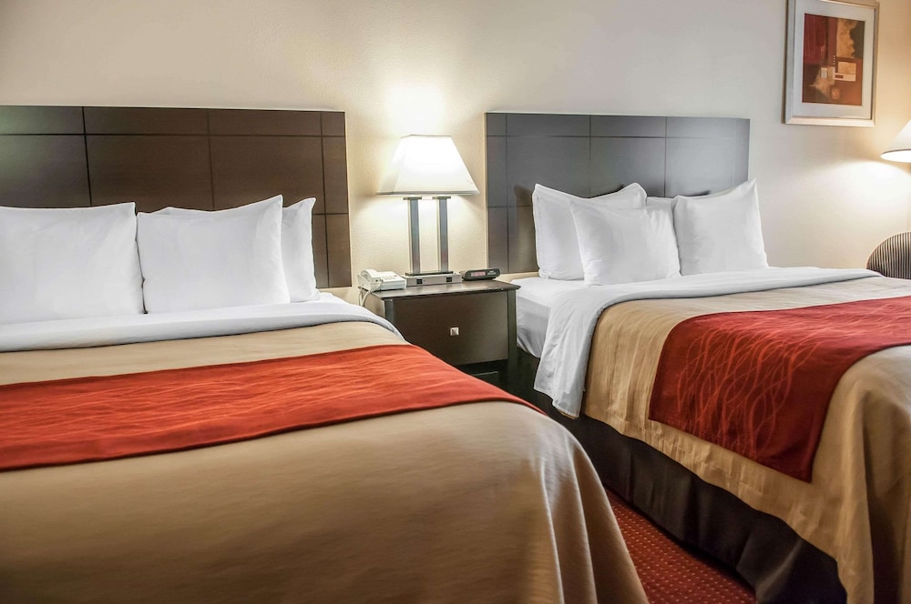 Standard Room, 2 Queen Beds, Non Smoking (First Floor) - Photo 6
