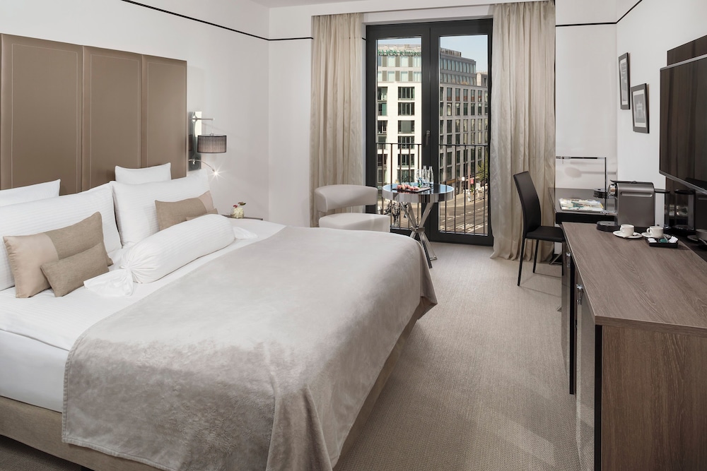 Panoramic Suite (The Level,Executive Lounge Access,2+2) - Photo 2
