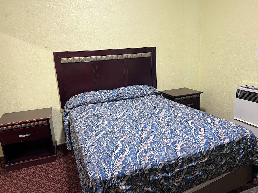 Deluxe Room, 1 Queen Bed, Accessible