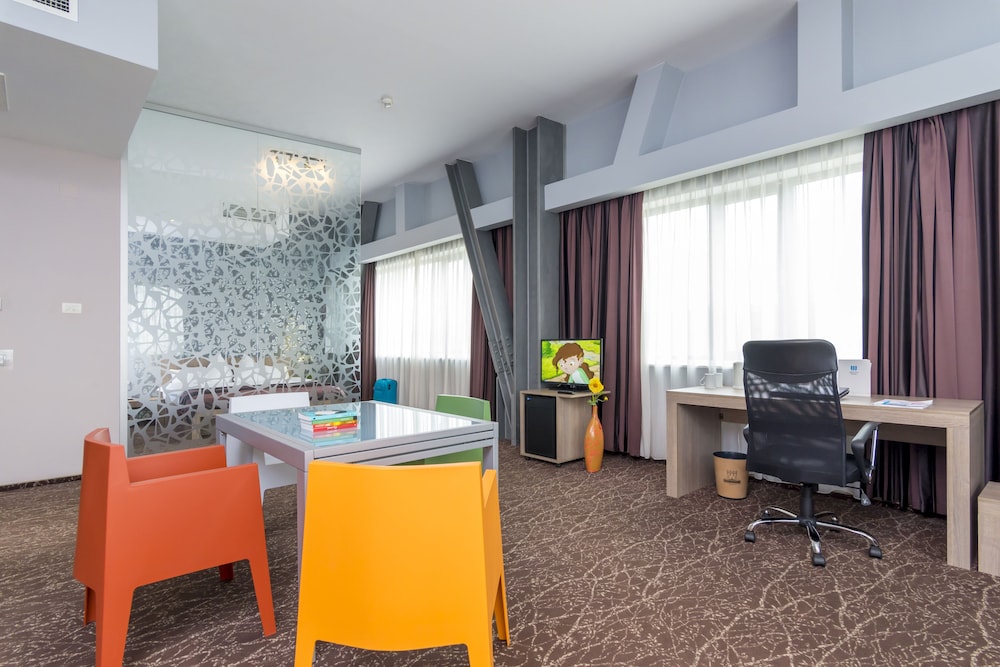 Suite - Photo 5