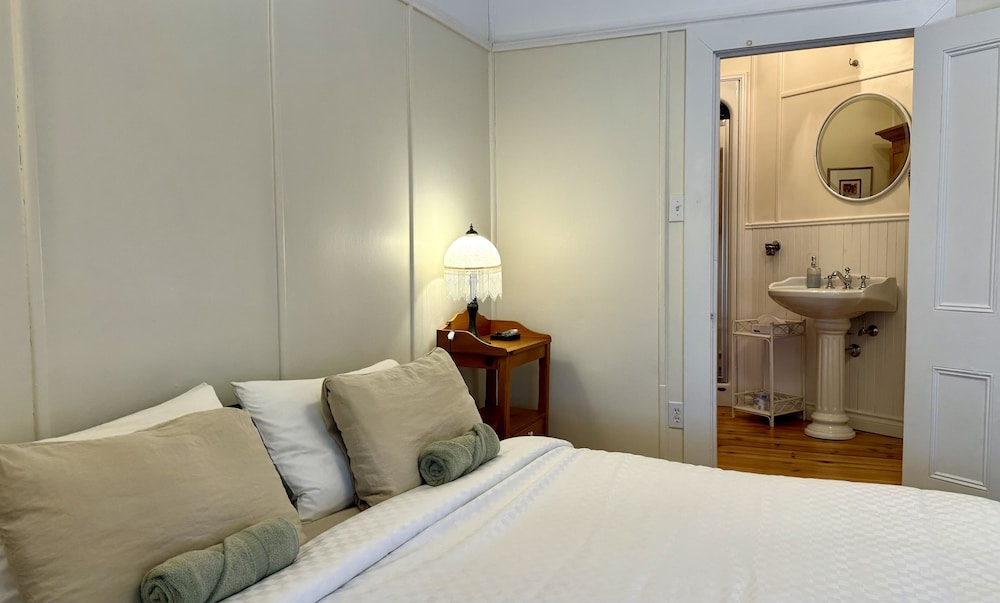 Traditional Room, 1 King Bed, Non Smoking, Sea View photo 1
