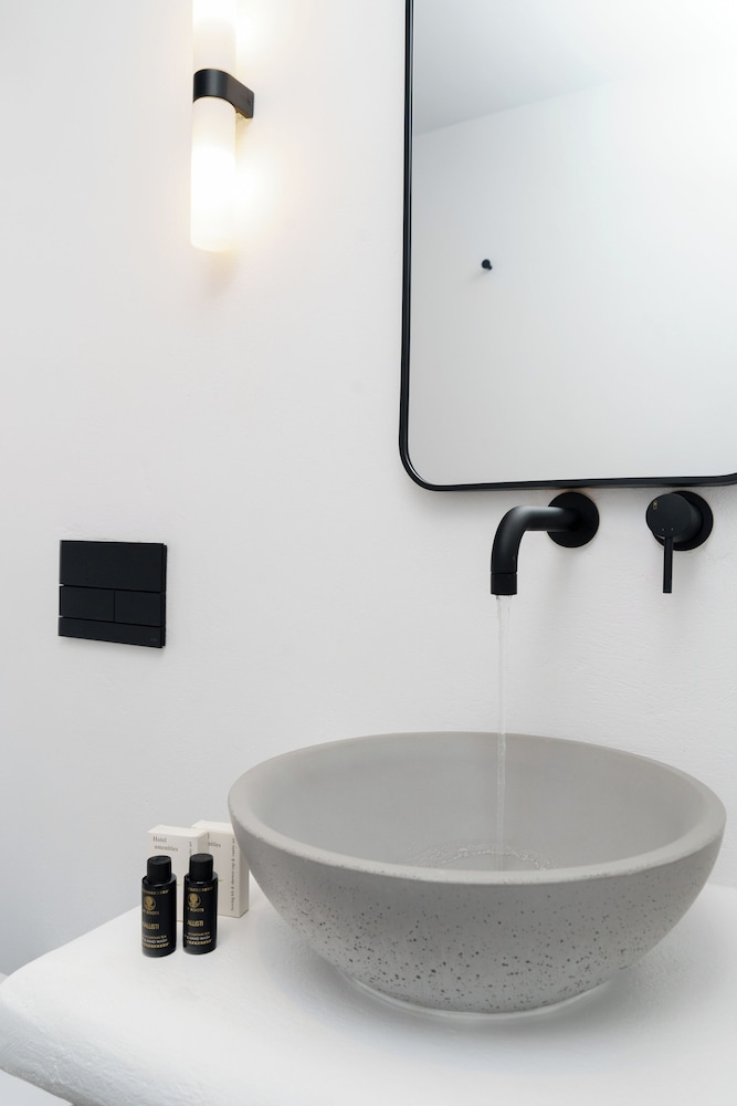 Deluxe Double Room, Jetted Tub photo 2