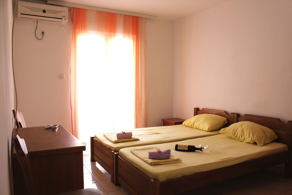 Twin Room, Balcony (Private Bathroom)