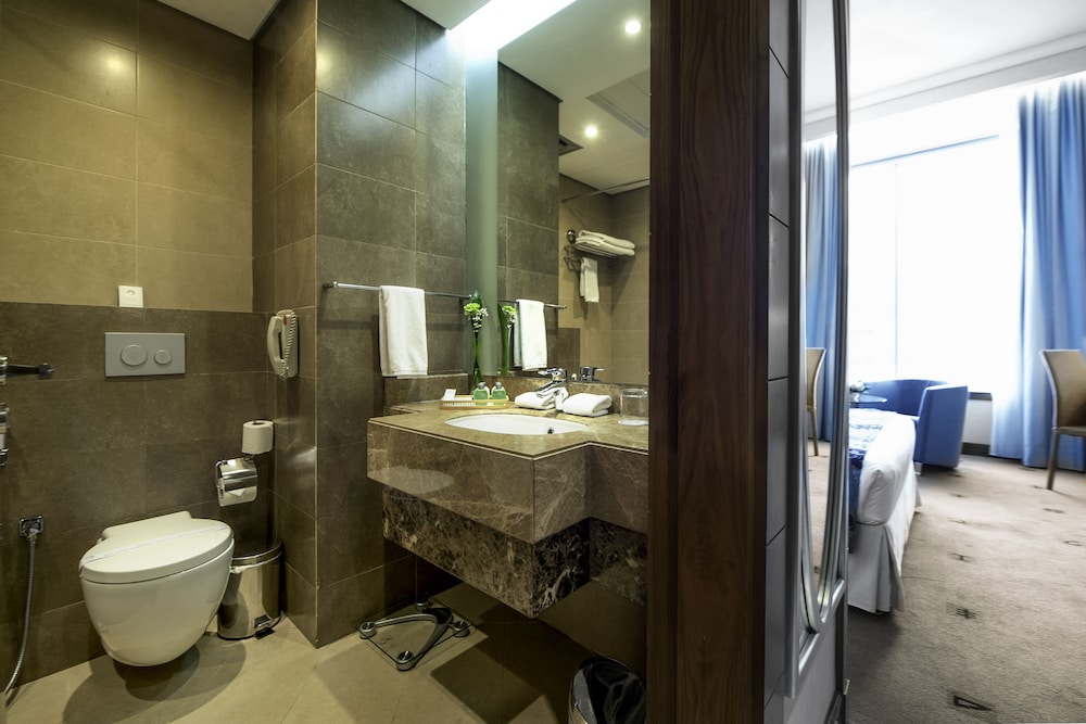 Standard Twin Room, Smoking, City View photo 3
