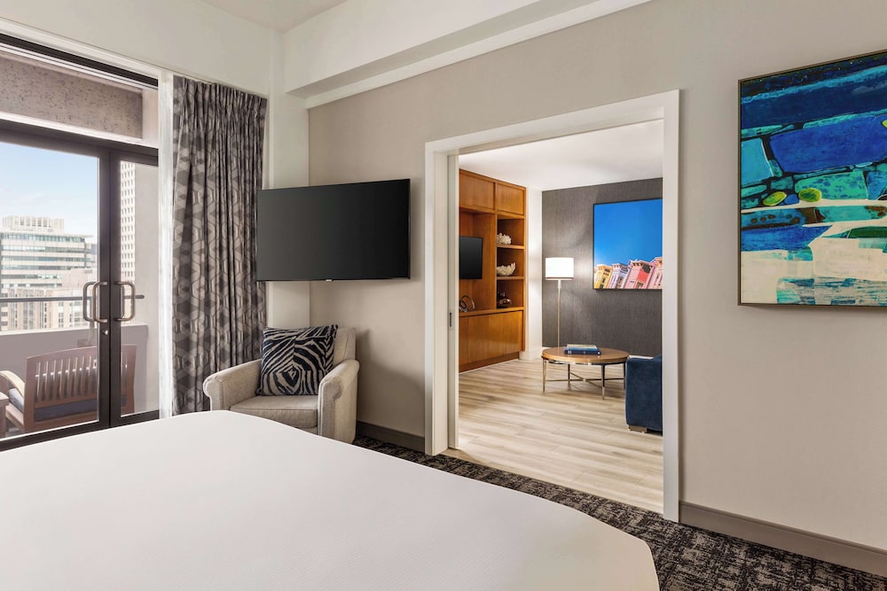 Junior Suite, 1 King Bed, City View photo 2