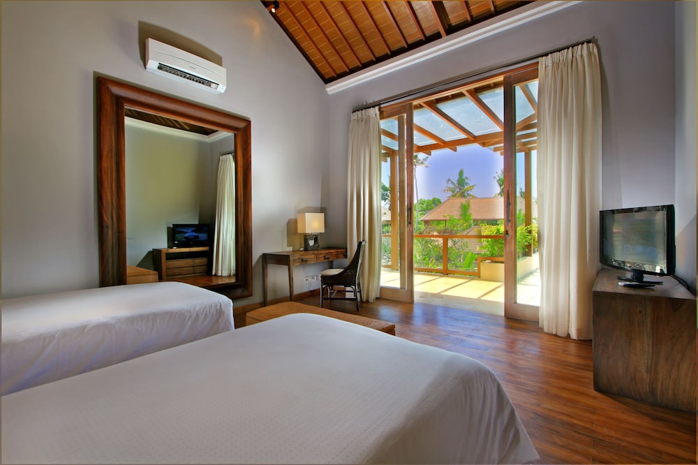 Four-Bedroom Villa with Private Pool - Photo 55