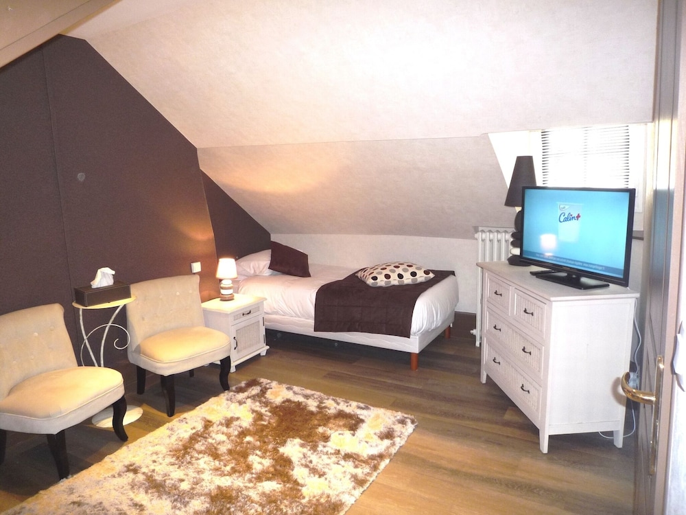 Family Room photo 3