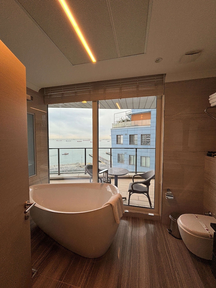 Junior Suite, 1 Double Bed, Non Smoking, Balcony (View)